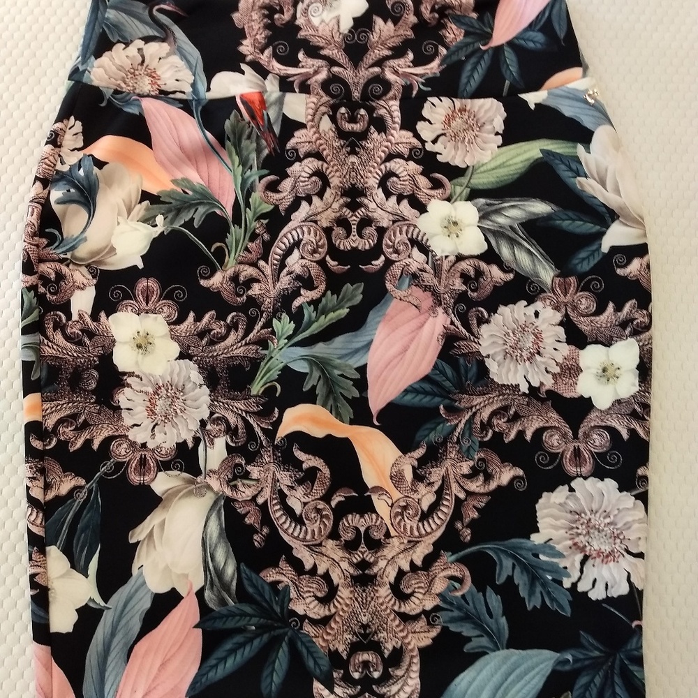 Thalia Scuba, Printed Pencil Skirt Ladies Large